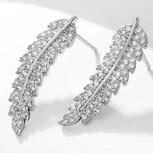 NEW Sterling Silver Leaf Earrings - Picture 3 of 4